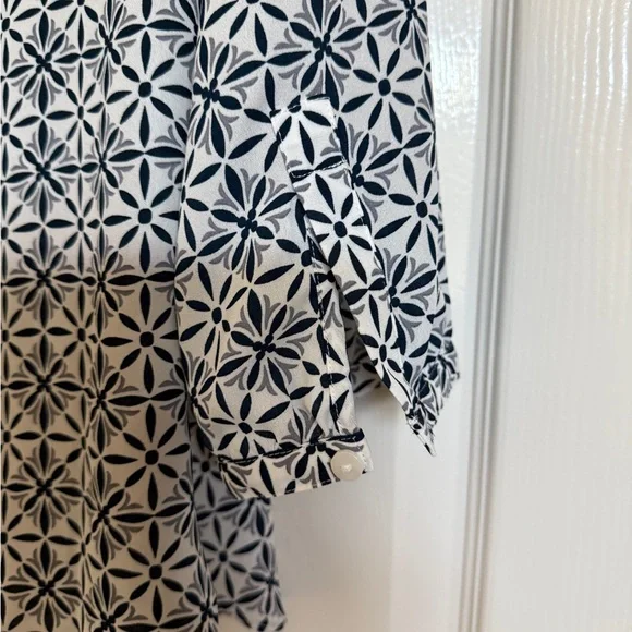 NOT YOUR DAUGHTER’S JEANS NYDJ Button Up Blouse Pleated Back Covered Buttons XS - Picture 6 of 9